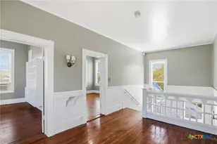 211 Lavaca St, Yoakum, TX 77995 - Photo 28