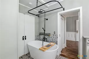 211 Lavaca St, Yoakum, TX 77995 - Photo 10