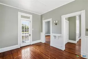 211 Lavaca St, Yoakum, TX 77995 - Photo 28