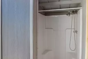 211 Lavaca St, Yoakum, TX 77995 - Photo 36