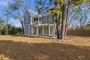 211 Lavaca St, Yoakum, TX 77995 - Photo 48