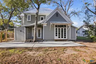 211 Lavaca St, Yoakum, TX 77995 - Photo 38