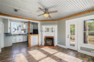 211 Lavaca St, Yoakum, TX 77995 - Photo 24