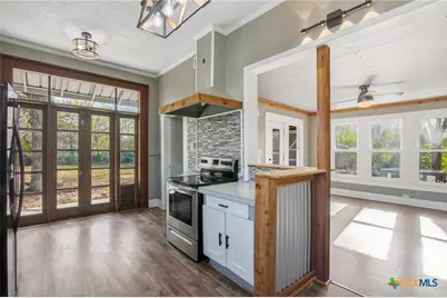 211 Lavaca Street, Yoakum, TX 77995 - Photo 16