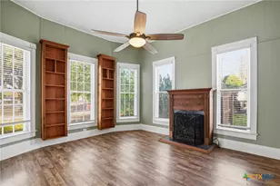 211 Lavaca St, Yoakum, TX 77995 - Photo 8