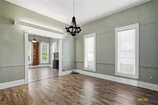 211 Lavaca St, Yoakum, TX 77995 - Photo 12