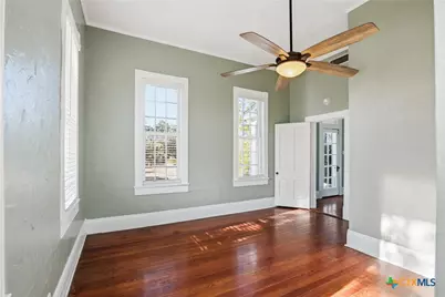 211 Lavaca Street, Yoakum, TX 77995 - Photo 34