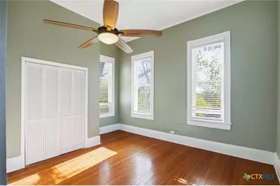 211 Lavaca Street, Yoakum, TX 77995 - Photo 12