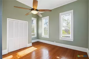 211 Lavaca St, Yoakum, TX 77995 - Photo 12