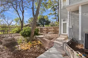 211 Lavaca St, Yoakum, TX 77995 - Photo 40