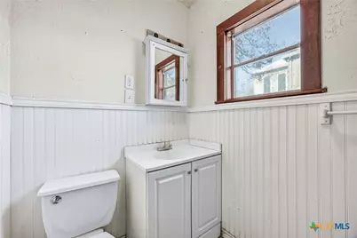 617 N College Street, Gonzales, TX 78629 - Photo 18