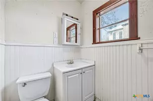 617 N College St, Gonzales, TX 78629 - Photo 18