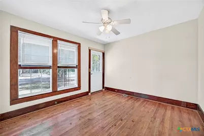 617 N College Street, Gonzales, TX 78629 - Photo 6