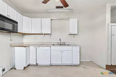 617 N College Street, Gonzales, TX 78629 - Photo 14