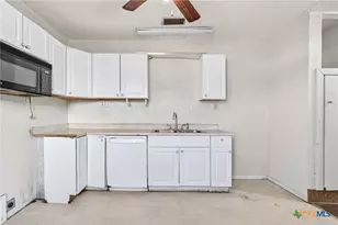 617 N College St, Gonzales, TX 78629 - Photo 14