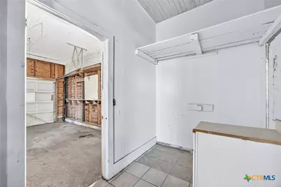617 N College Street, Gonzales, TX 78629 - Photo 28