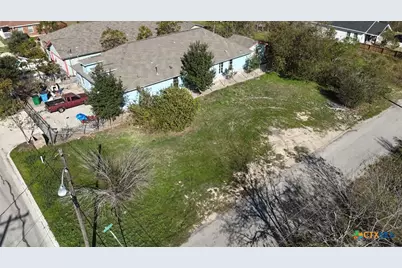 110 N Robinson Street, Taylor, TX 76574 - Photo 2