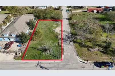 110 N Robinson Street, Taylor, TX 76574 - Photo 1