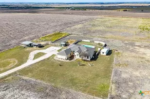 15620 Harry Lind Rd, Elgin, TX 78621 - Photo 2