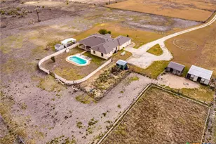 15620 Harry Lind Rd, Elgin, TX 78621 - Photo 38