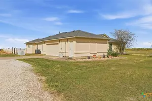 15620 Harry Lind Rd, Elgin, TX 78621 - Photo 32