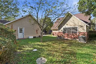 431 N Milam St, Seguin, TX 78155 - Photo 22