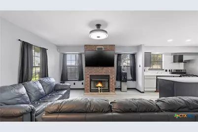 431 N Milam Street, Seguin, TX 78155 - Photo 2