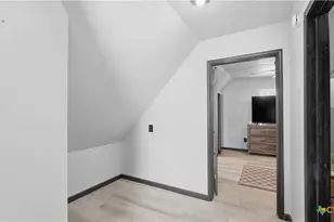 431 N Milam St, Seguin, TX 78155 - Photo 14