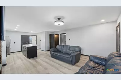 431 N Milam Street, Seguin, TX 78155 - Photo 6