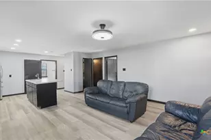 431 N Milam St, Seguin, TX 78155 - Photo 6