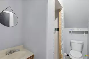 431 N Milam St, Seguin, TX 78155 - Photo 18