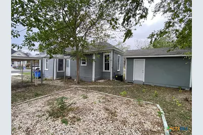 403 E Elm Street, Seguin, TX 78155 - Photo 2