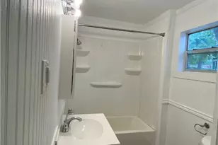 403 E Elm St, Seguin, TX 78155 - Photo 10