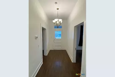 403 E Elm Street, Seguin, TX 78155 - Photo 4