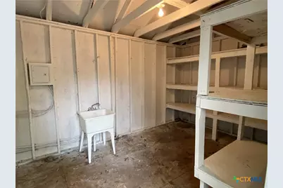 403 E Elm Street, Seguin, TX 78155 - Photo 12