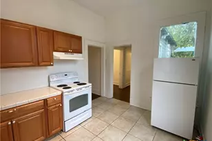 403 E Elm St, Seguin, TX 78155 - Photo 6