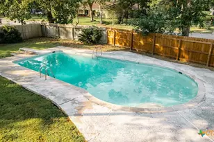 509 Hanover St, Edna, TX 77957 - Photo 42