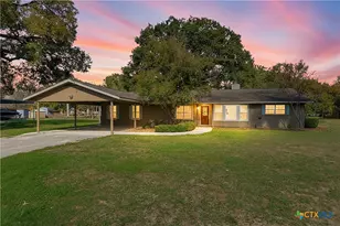 163 Lakeside Dr, Seguin, TX 78155 - Photo 2