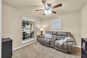 945 Lauren St, New Braunfels, TX 78130 - Photo 6