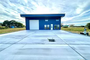 29 Carrie St, Port O'Connor, TX 77982 - Photo 2