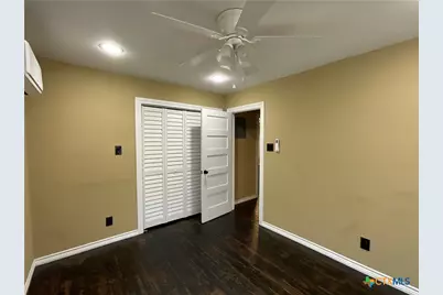 207 S George Street, Victoria, TX 77901 - Photo 10