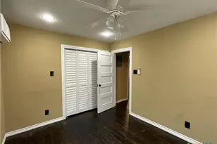 207 S George St, Victoria, TX 77901 - Photo 10