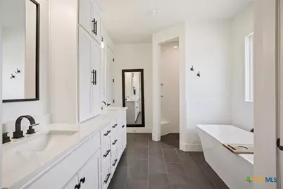 1250 E Creekview Drive, Salado, TX 76571 - Photo 28