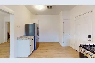 710 W Avenue D, Belton, TX 76513 - Photo 8