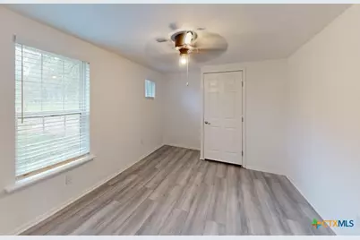 710 W Avenue D, Belton, TX 76513 - Photo 4