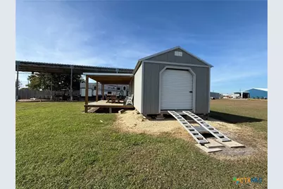 1012 W Broadway Avenue, Seadrift, TX 77983 - Photo 16