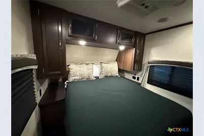 1012 W Broadway Avenue, Seadrift, TX 77983 - Photo 22