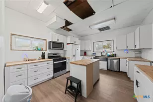 217 N 5th St, Lott, TX 76656 - Photo 10