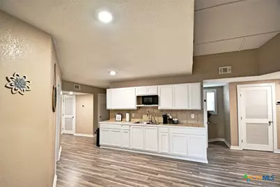 1111 N Walnut Avenue #307, New Braunfels, TX 78130 - Photo 6