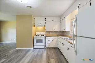 907 Apple St, Fredericksburg, TX 78624 - Photo 8